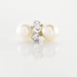 Boucles D'oreilles Puces Eolande Or Blanc Perle De Culture Et Oxyde