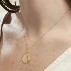 Medaille Or Jaune Vierge A L'enfant
